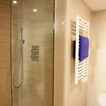 Old Town Prime, 1 Min & Massena Square, דירה